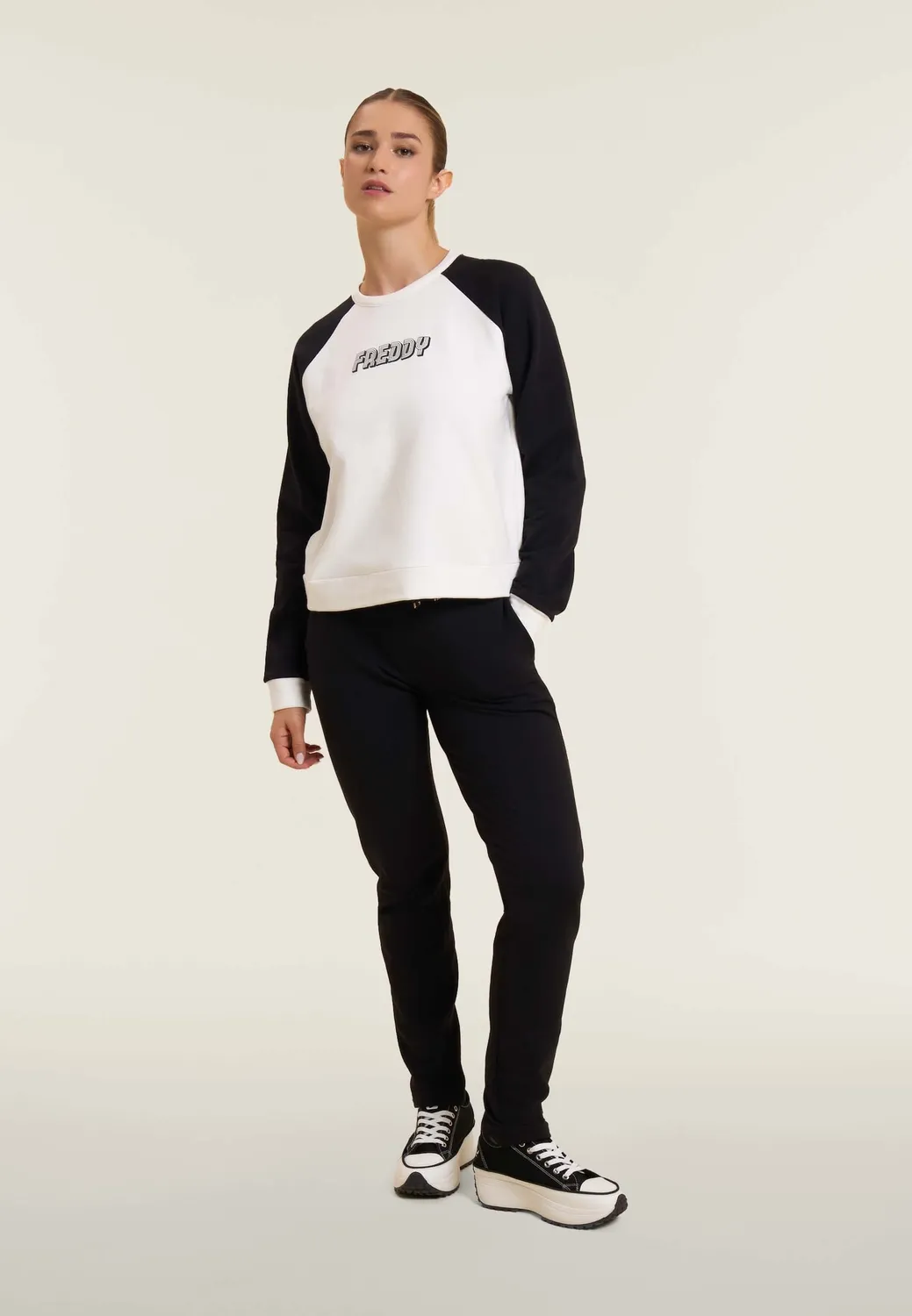 Freddy Cropped Bicolore Raglan Hoodie Coconut Milk-Black Baumwolle