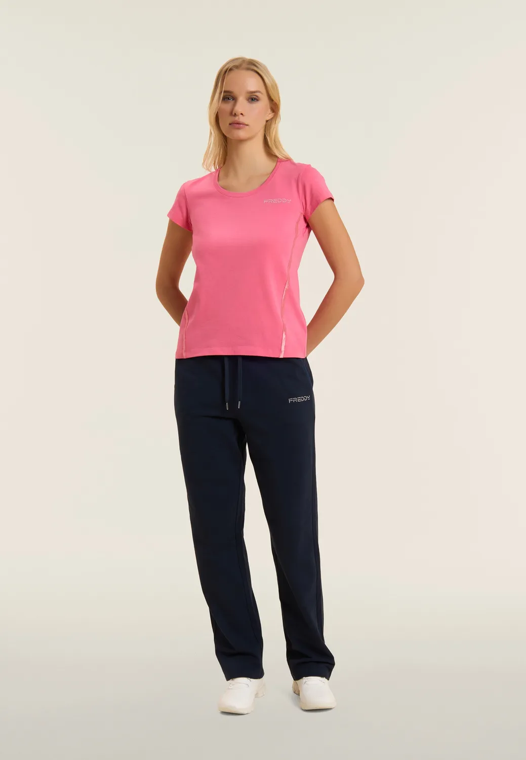 Freddy Perlen Logo T-Shirt Damen Kurzarm