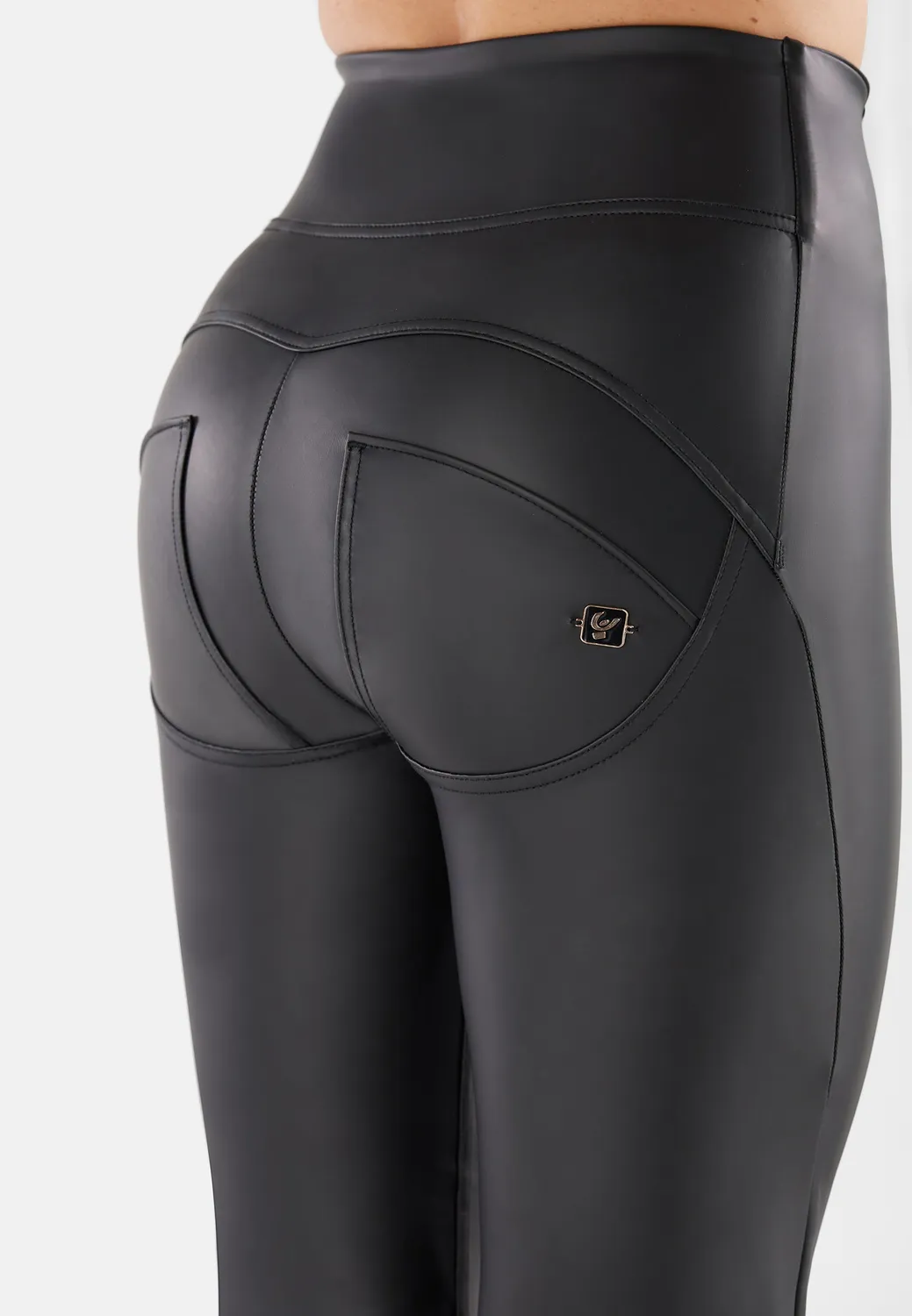 Freddy WR.UP Bell Bottom Kunstlederhose Schwarz High-Waist