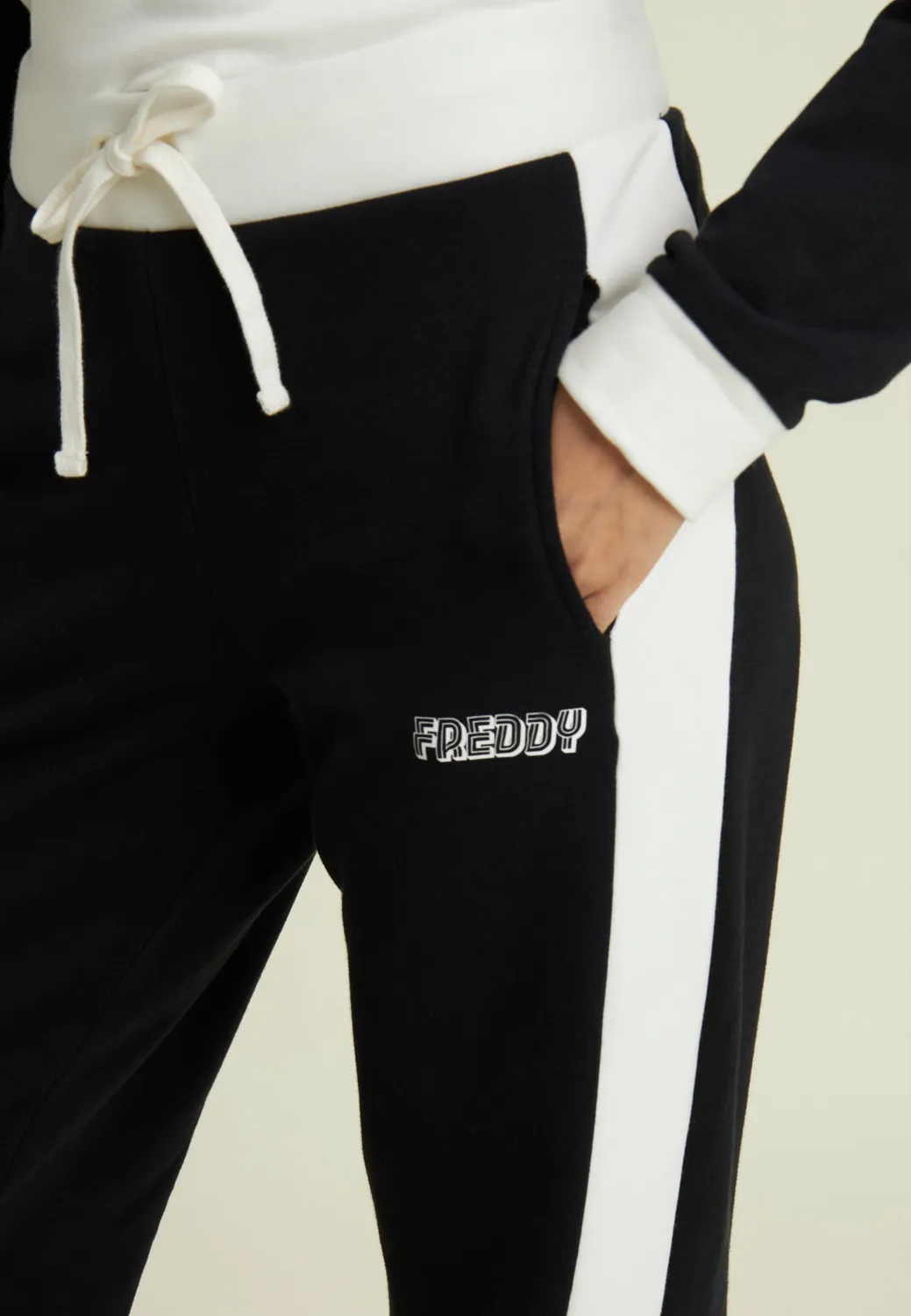 Freddy Sporthose Seitenstreifen Schwarz Weiß