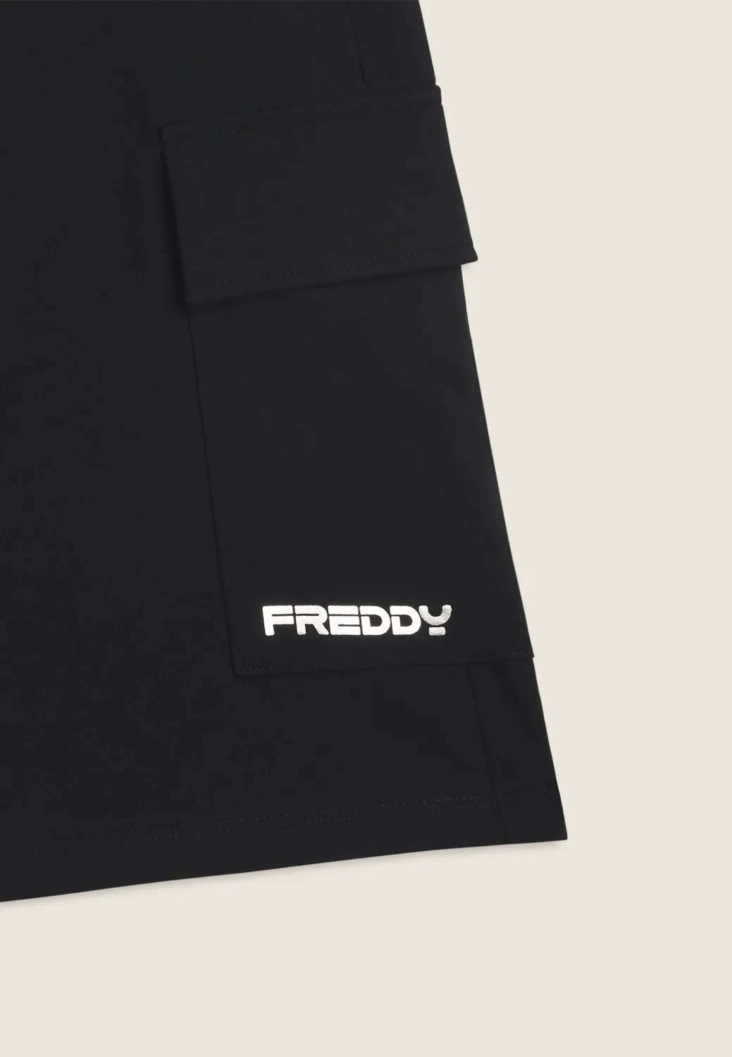 Freddy Shorts Damen Nero-Bianco Cargo weiter Schnitt Baumwolle