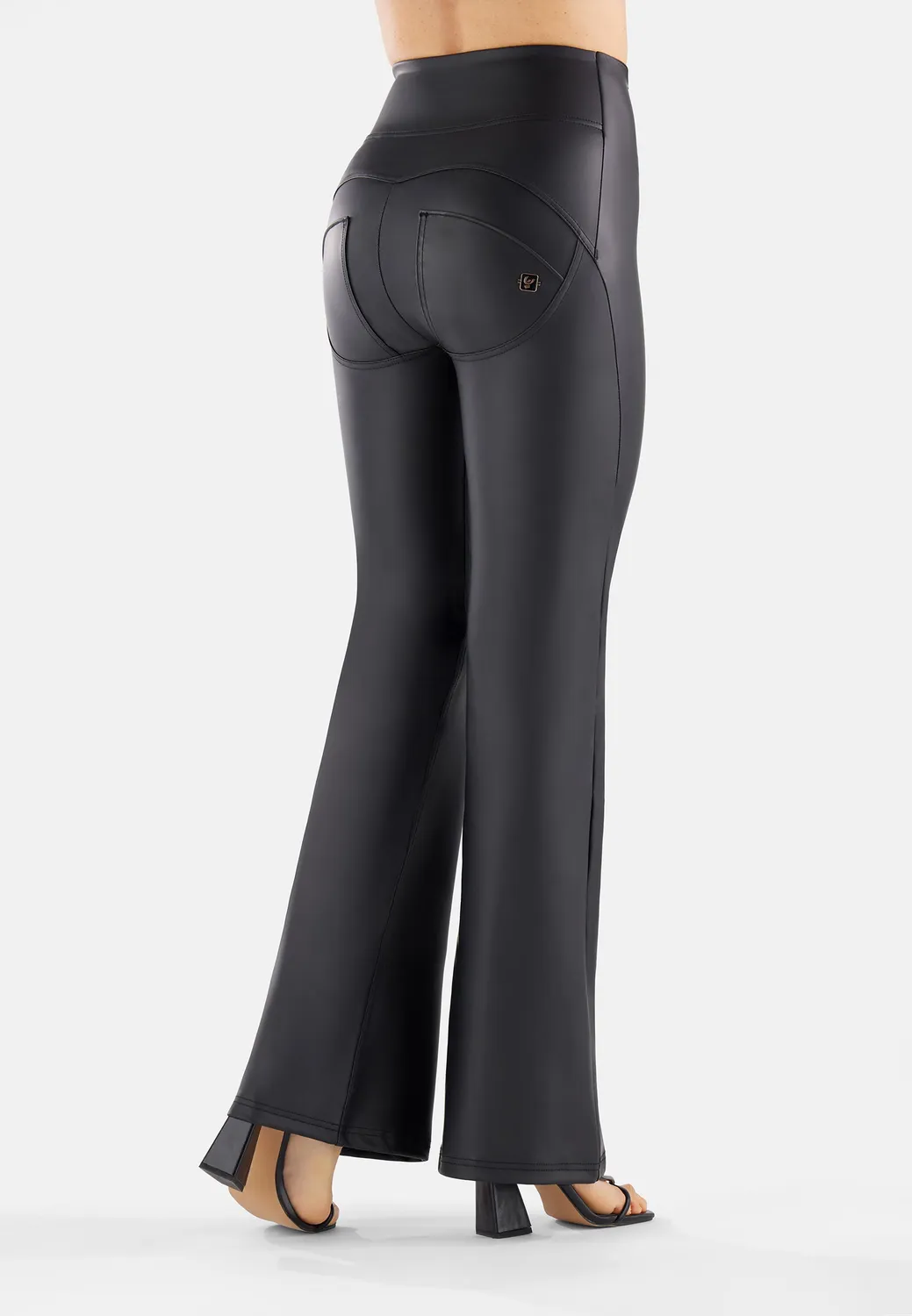 Freddy WR.UP Bell Bottom Kunstlederhose Schwarz High-Waist