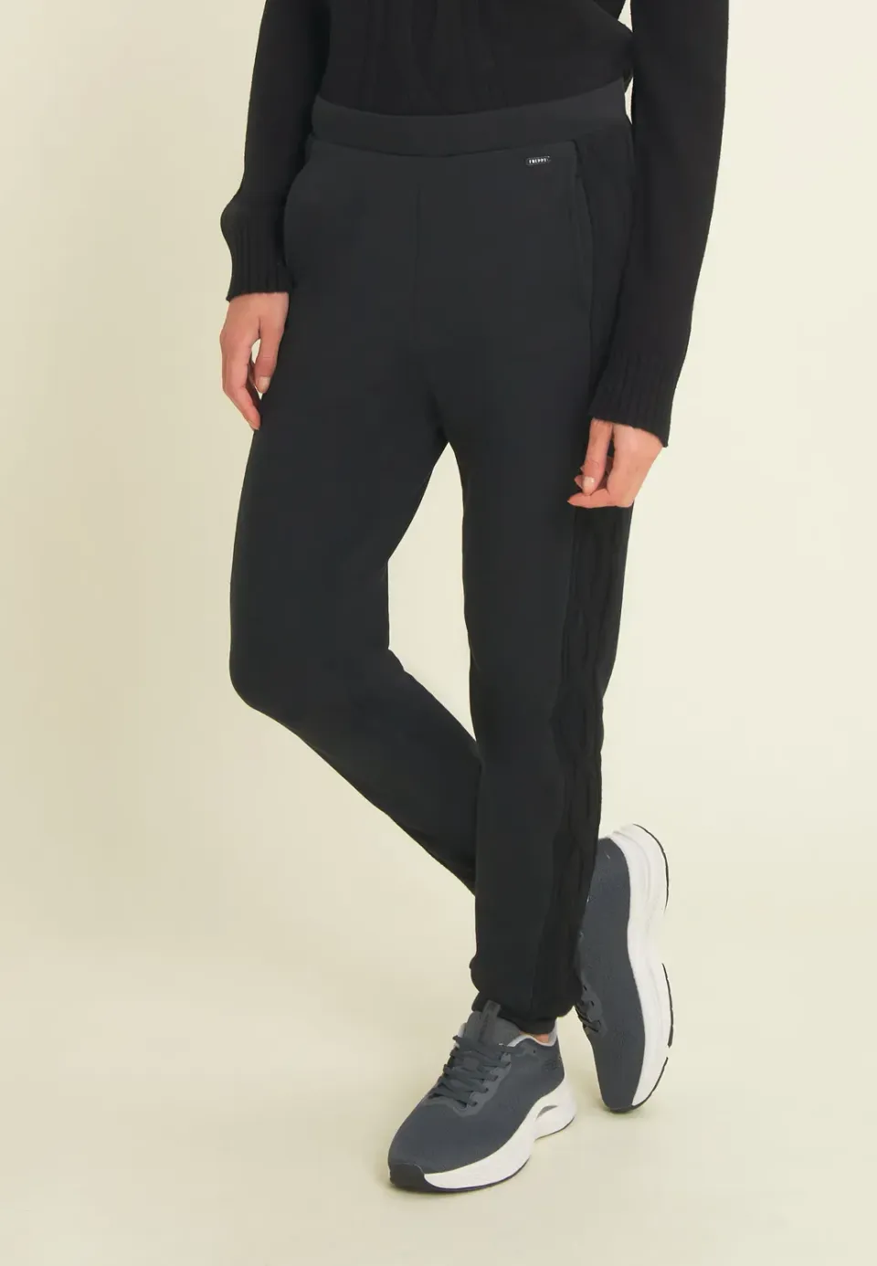 Freddy Modal Jogginghose Schwarz Zopfband warm blickdicht